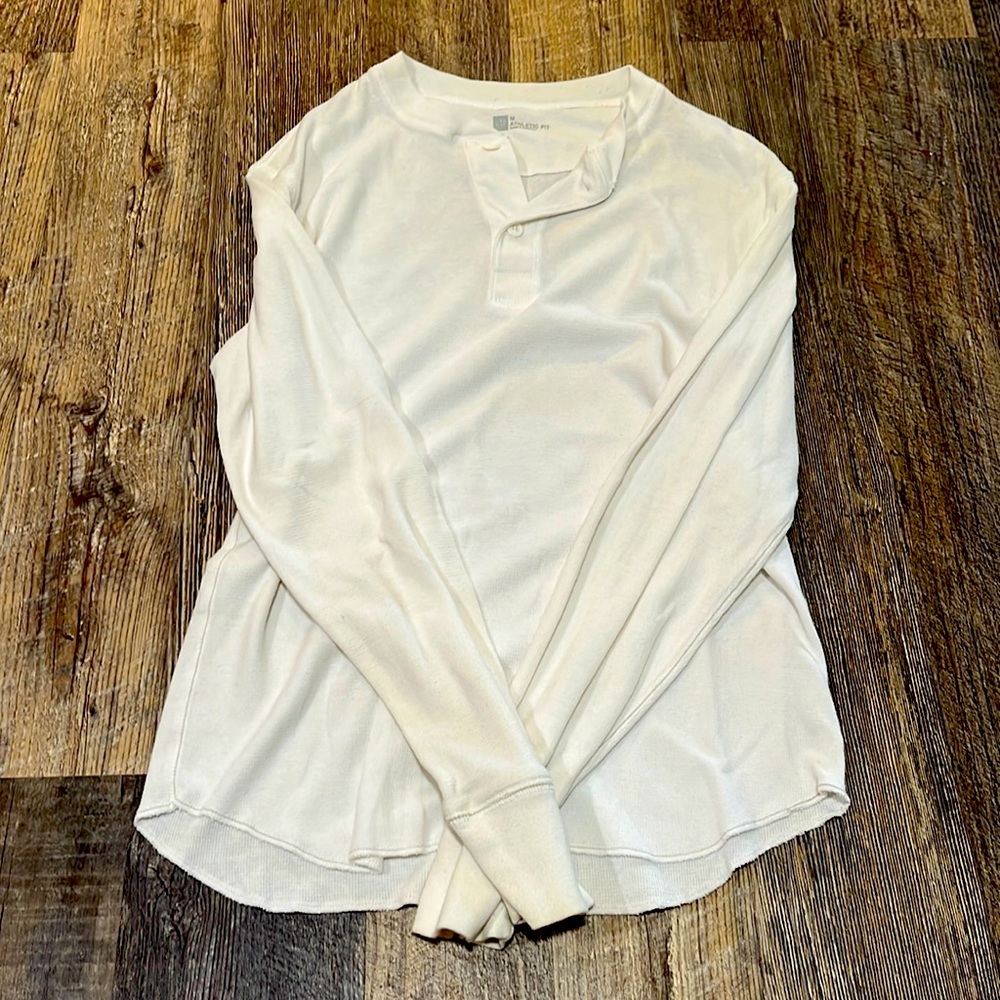 Gap athletic fit size medium, long sleeve t-shirt